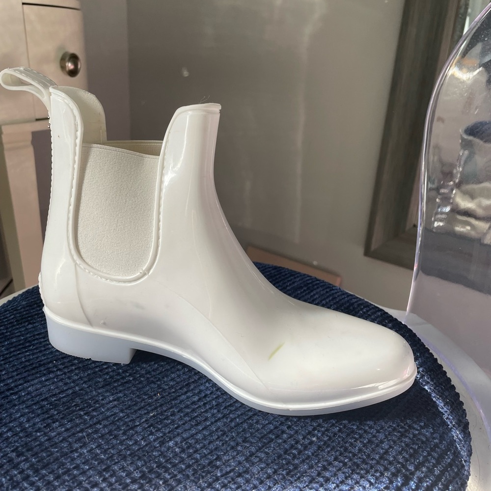 White boots - Picture 7 of 7